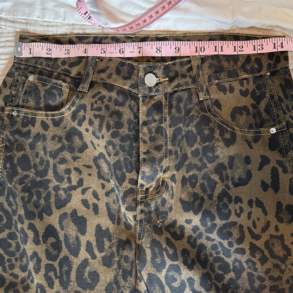 Boutique Brand Leopard Print Barrel Jeans View 4